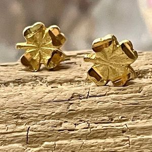 ✨ Golden Shamrock Stud Earrings ✨☘️ St Patrick ☘️✨